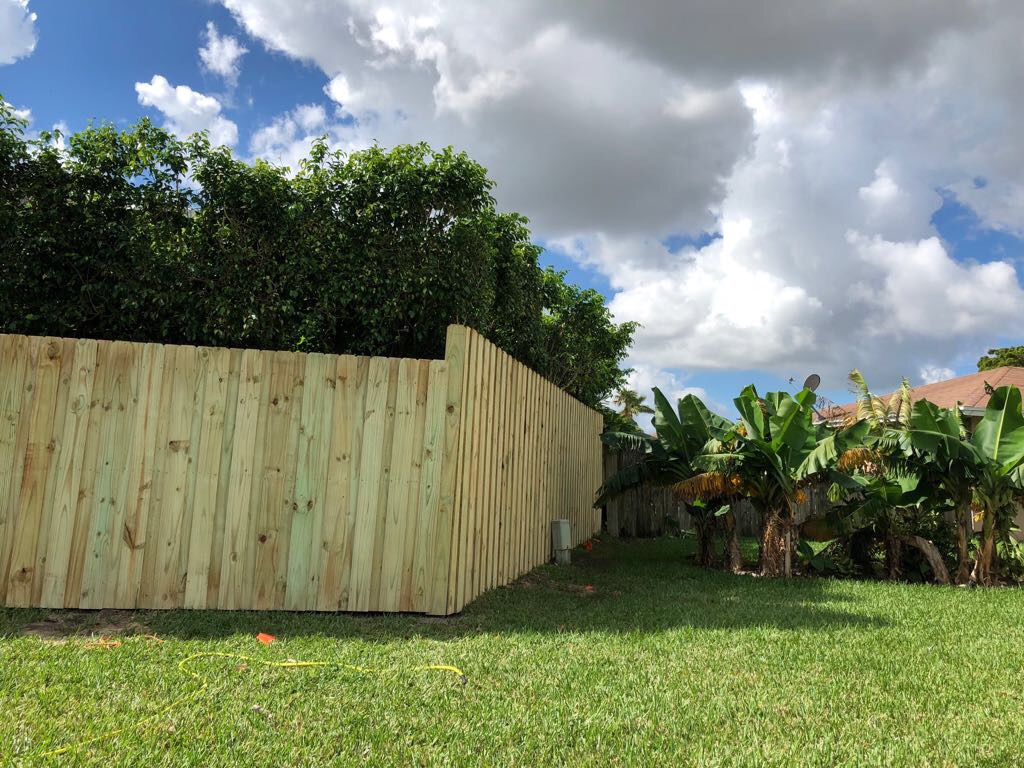 best fence contractors in Santa Ana